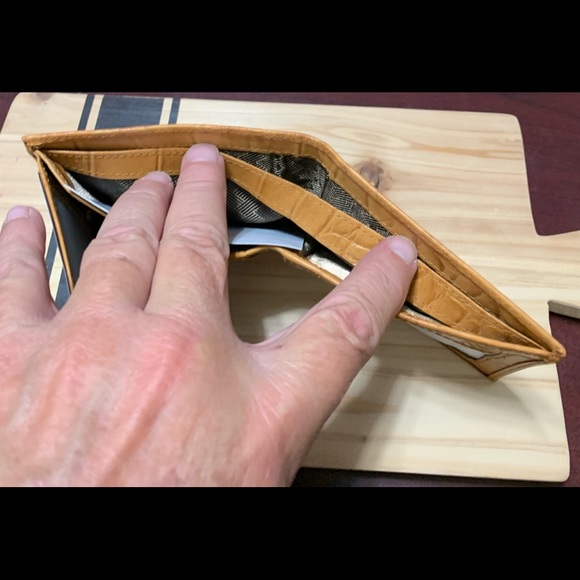 Tan Genuine Leather Croco Embossed RFID Men's Wallet - Picture 11 of 11